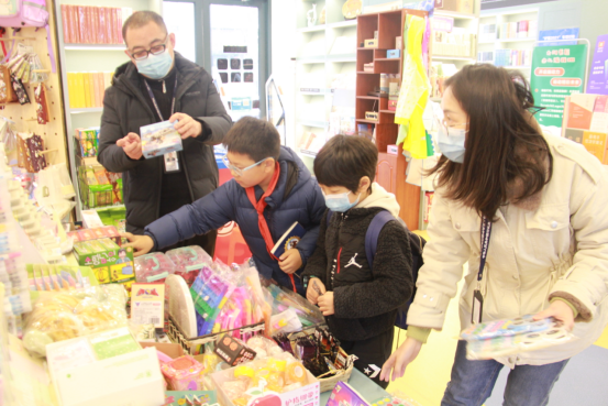 鄭州市二七區市場監管局開展玩具市場突擊檢查，筑牢兒童玩具質量安全防線